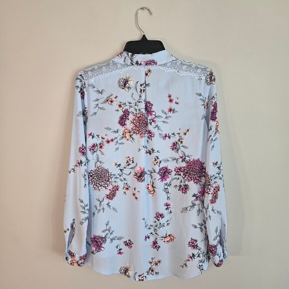 Candie's Floral and Lace Button Up Blouse Blue in a Misses size Small - Picture 3 of 13
